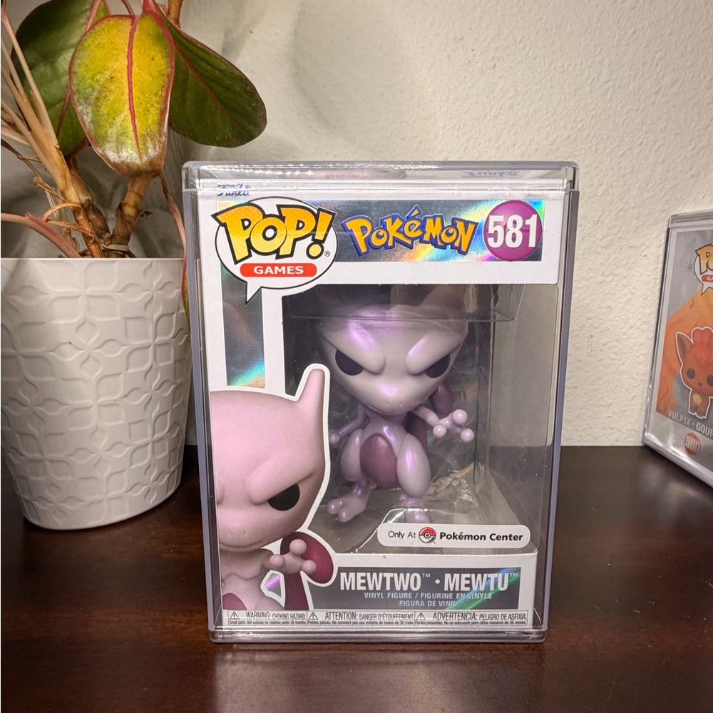 Funko Pop! Vinyl: Pokémon - Mewtwo (Pearlescent) - Pokemon Center (Exclusive)